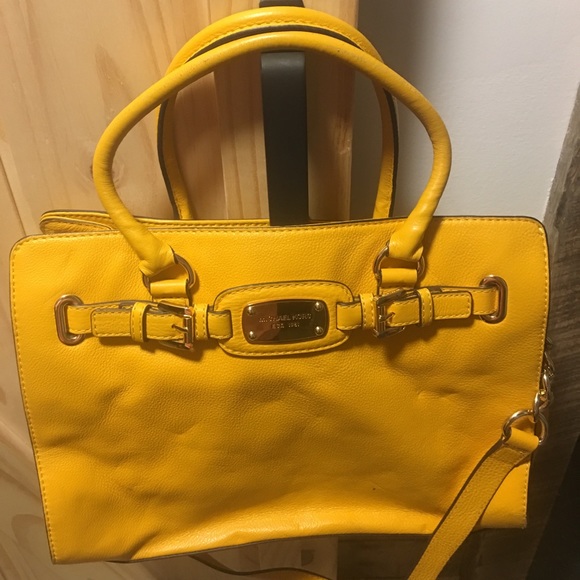 Michael Kors Handbags - MK purse